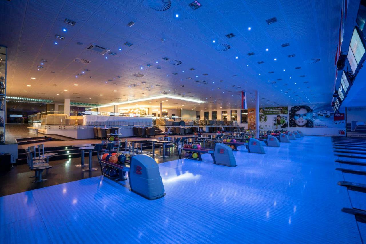 ברטיסלאבה Bnc Hotel - Restaurant - Bowling מראה חיצוני תמונה